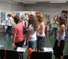 Alumnos realizando una actividad de baile en el Taller de Musicoterapia.